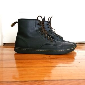 Dr. Martens SHOREDITCH Women's Size 9